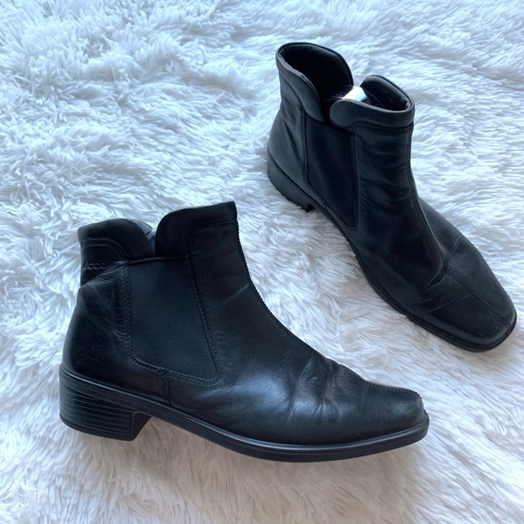 ecco light boots